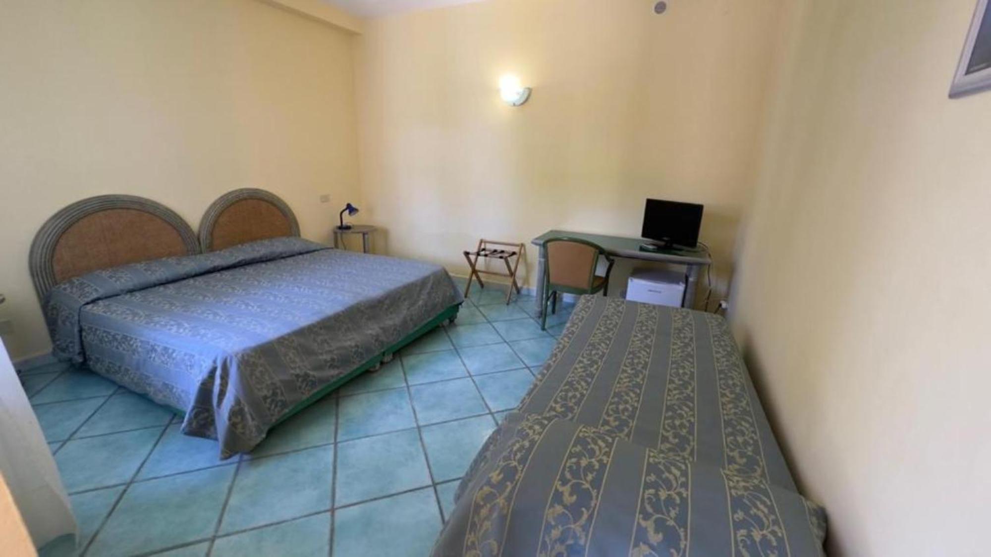 Hotel Oasi Castiglione كازاميتْشيولا تيرمي الغرفة الصورة